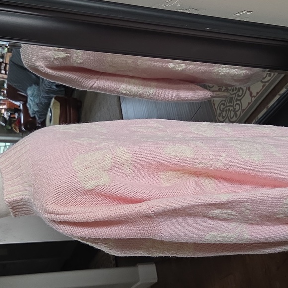 Classiques Size Large White and Pink and White Floral Rose Long Vintage Sweater - Picture 3 of 10